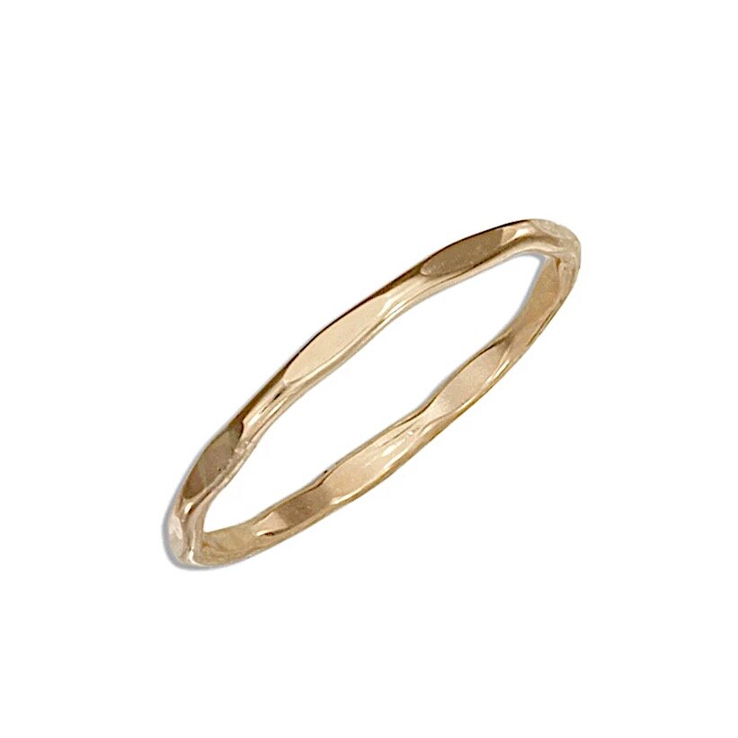 DAINTY TEXTURED RING