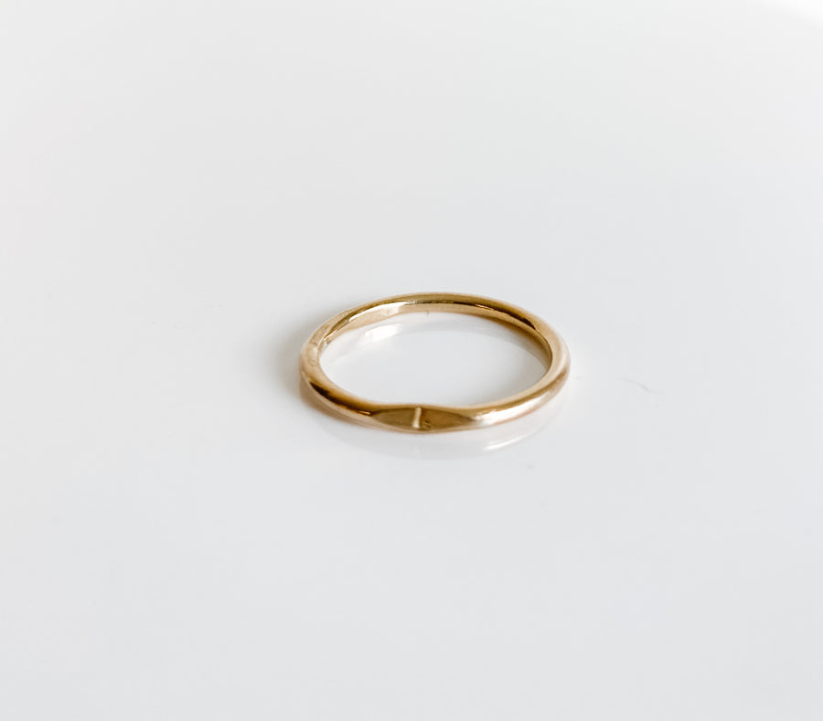 SMALL SIGNET INITIAL RING