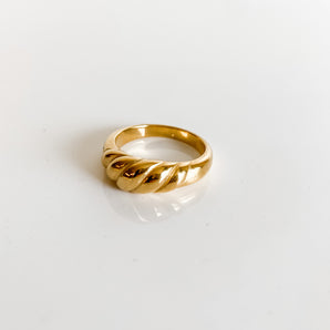 CROISSANT RING